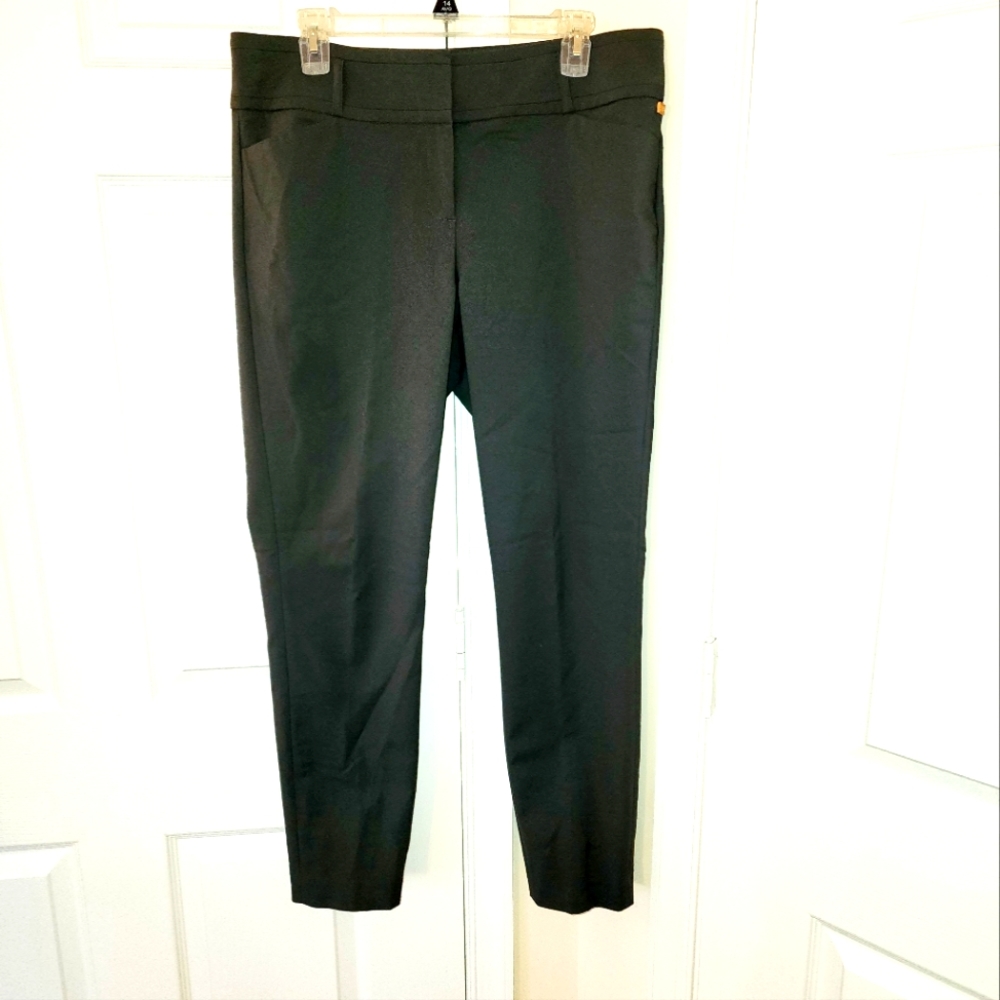 Ivanka Trump Ankle Trousers in gray. Size 12